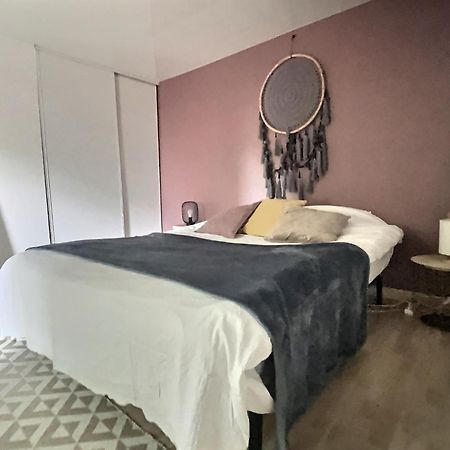 Le Grandthille Apartment ชาลงส์-อ็อง-ชองปาญ ภายนอก รูปภาพ