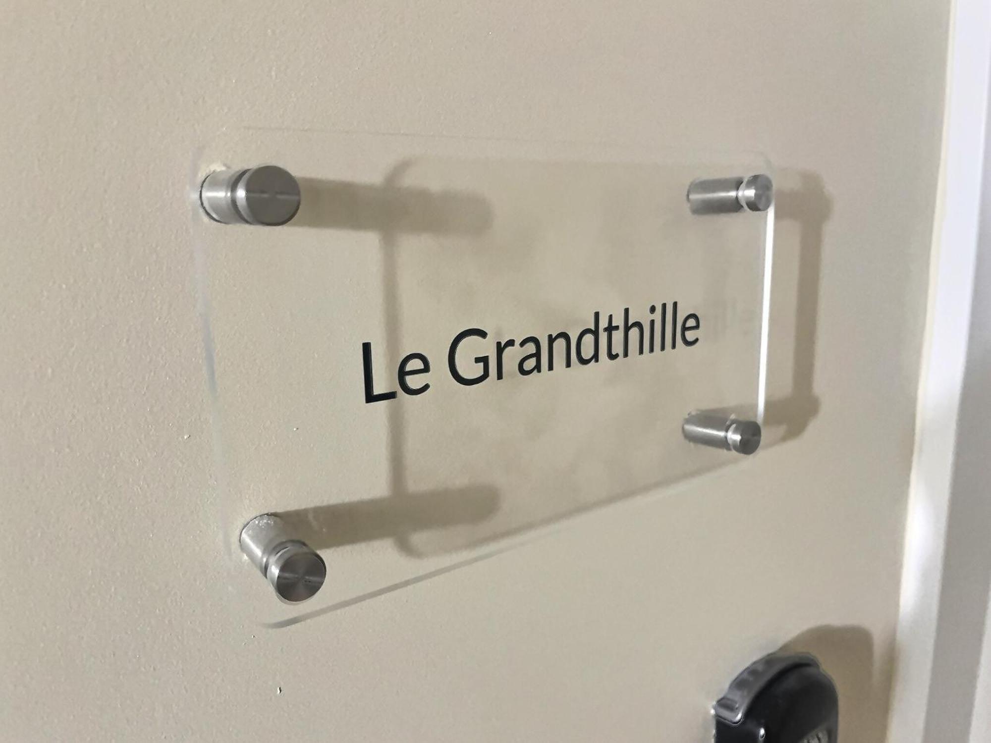 Le Grandthille Apartment ชาลงส์-อ็อง-ชองปาญ ภายนอก รูปภาพ